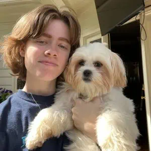 2 paws up pet sitter Grace